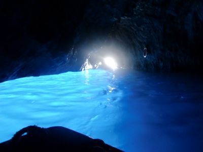 「青の洞窟」の中